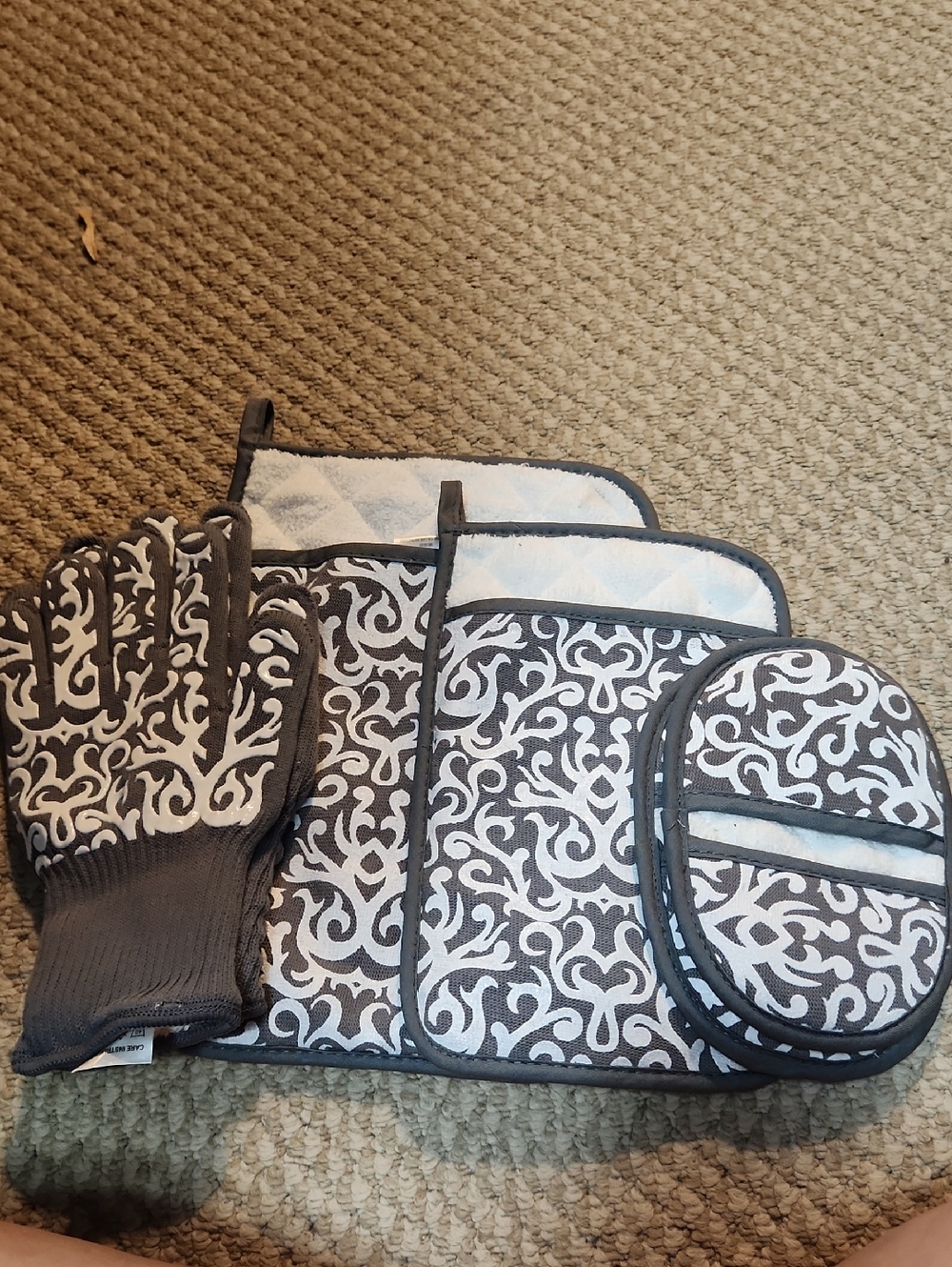 Gray and White Decorative Oven Mitt and Pot Holder Set